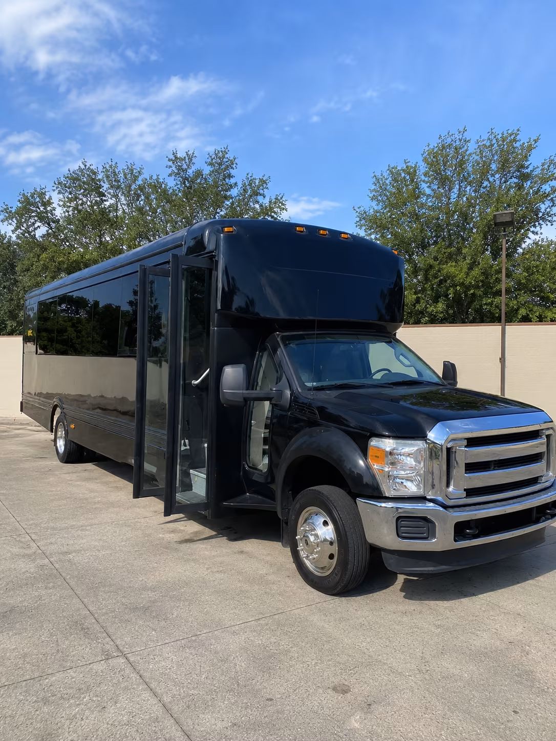 dayton 20 passenger party bus